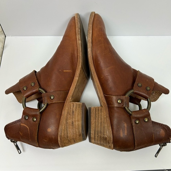 FRYE Women's Ray Harness back zip ankle boots distressed leather size: 7 1/2 - Picture 4 of 12